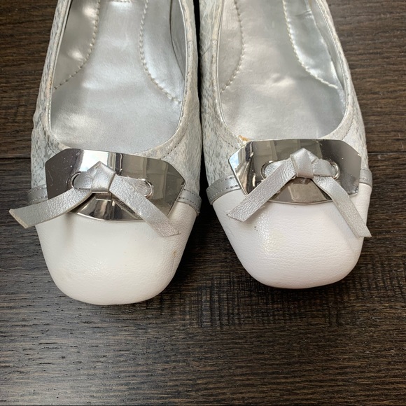 Bandolino Size 7.5 White Women’s Flats - Picture 2 of 10